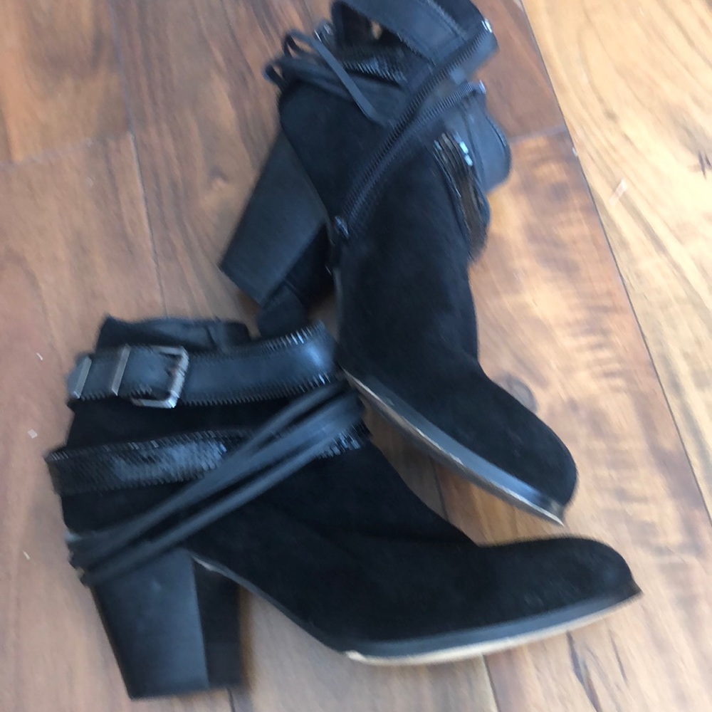 Black suede decorated boots ankle. Aldo 38